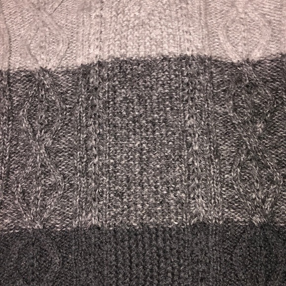 XS hollister knitted sweater - Picture 4 of 4